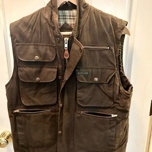 Men’s Outback oil skin vest. Size large.